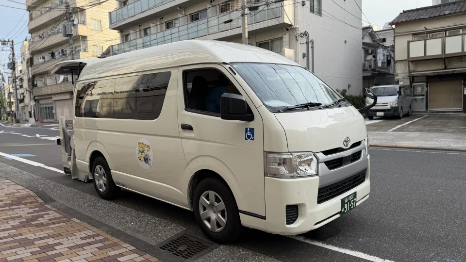 電動リフト付きハイエース福祉車両の外観
